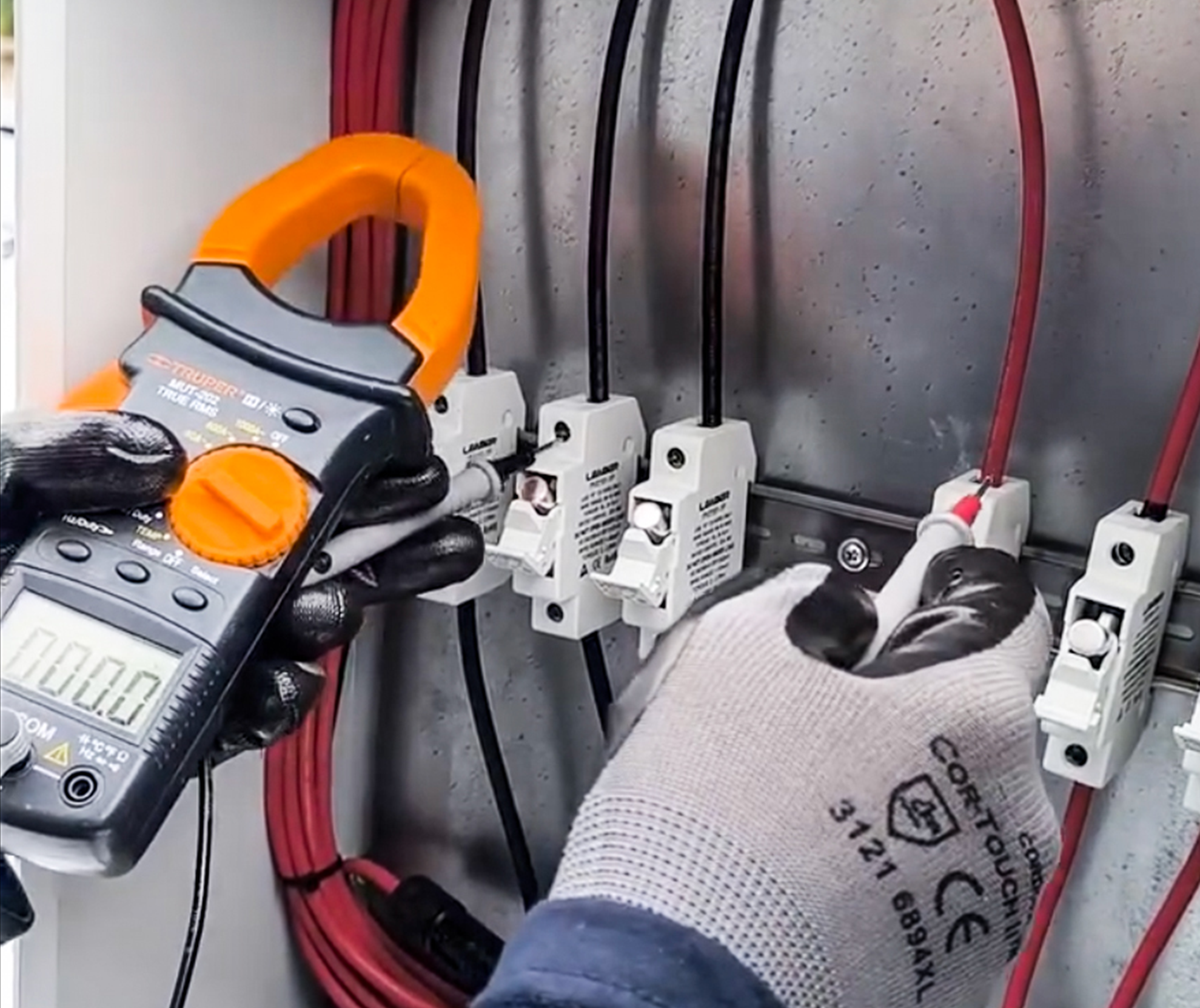 TRABAJADOR ELECTRICIDAD